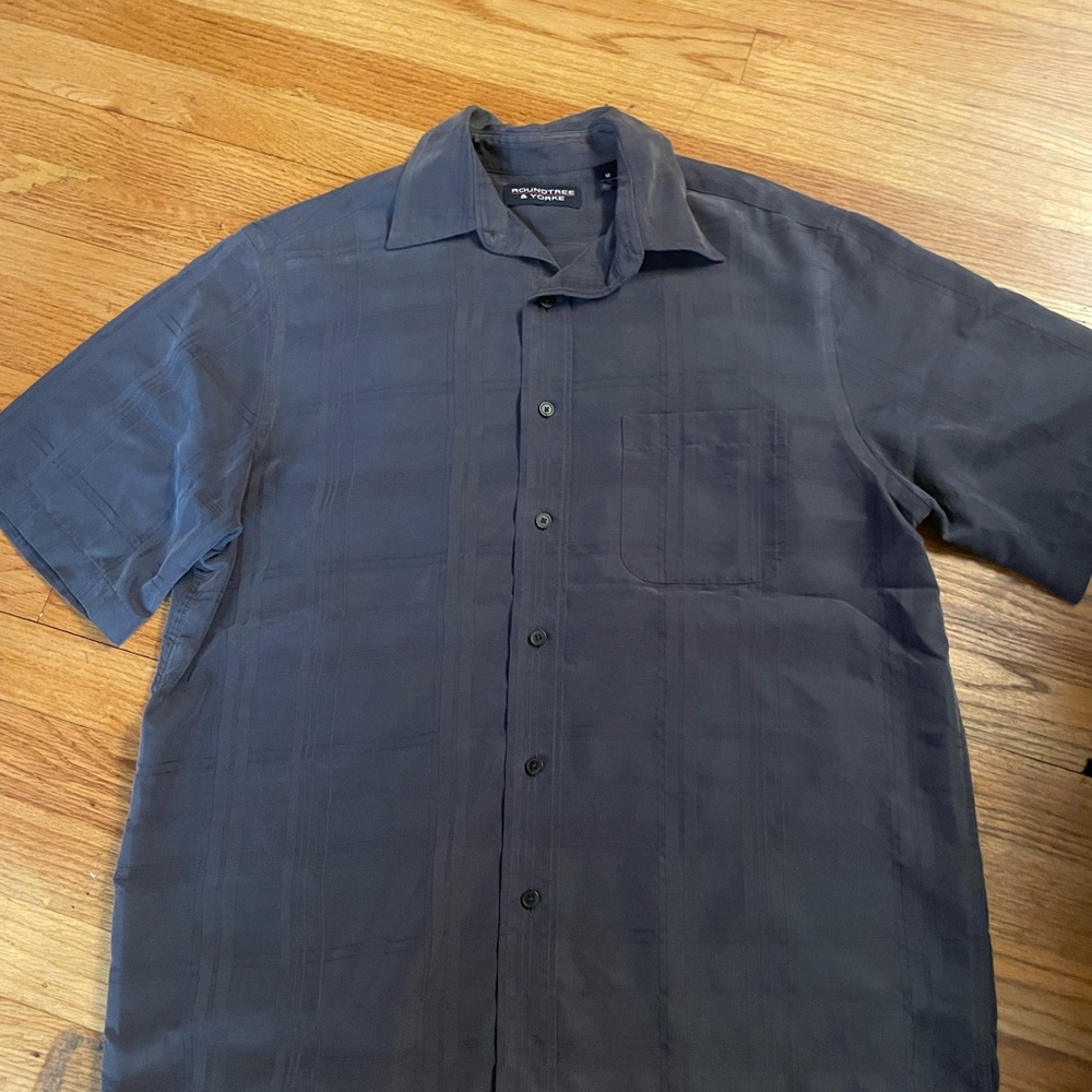 Men's Dark Grey Short Sleeve Button Down Shirt - Size Medium